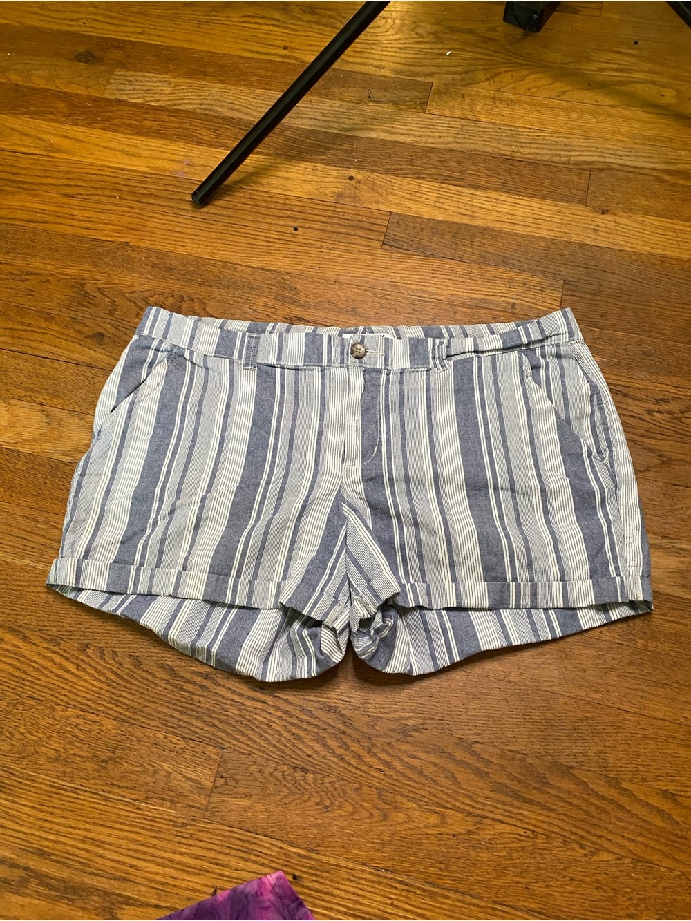 Old Navy Blue & White Striped Cotton Cuffed Shorts Women’s Size 16 - Picture 2 of 8